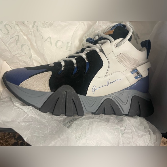 Men’s Versace Sneakers - Picture 6 of 11